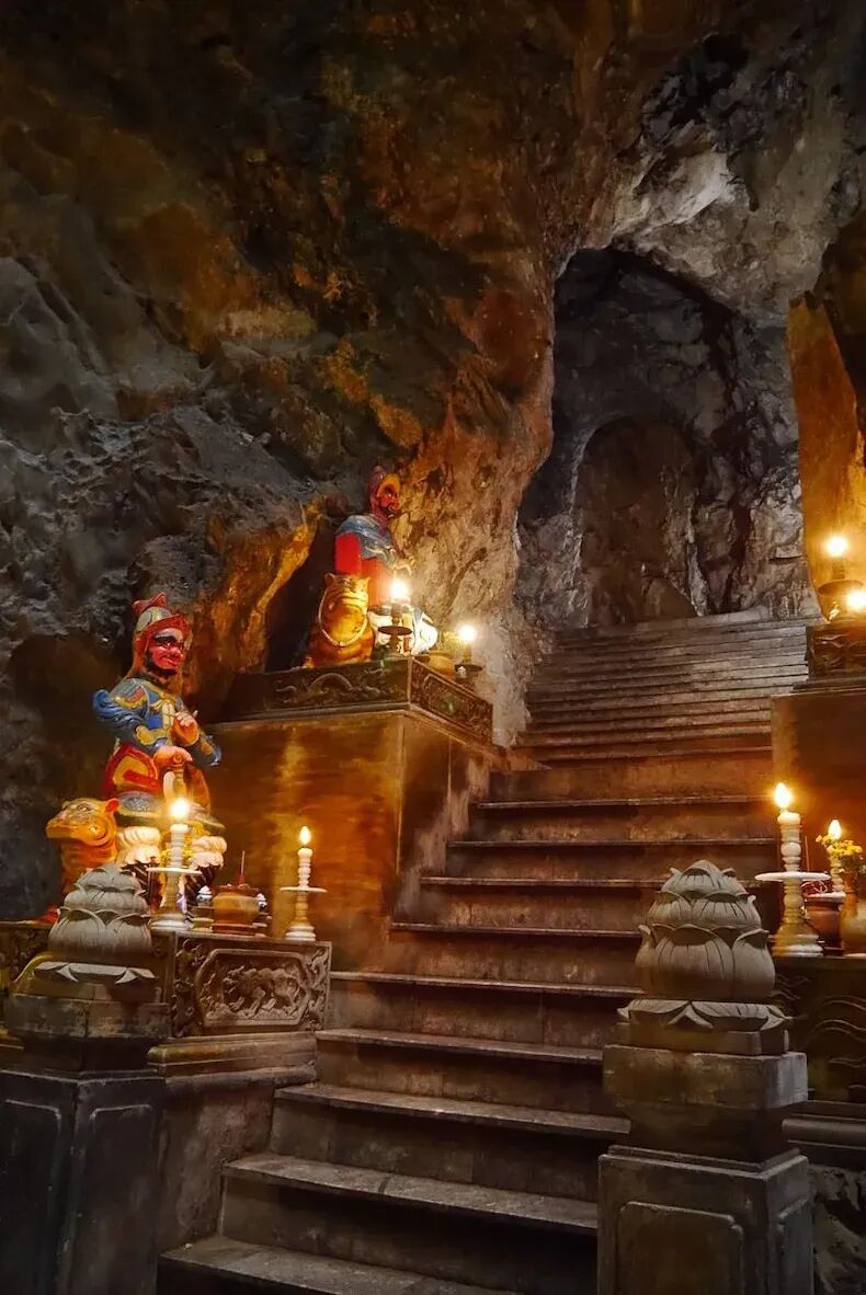 Exploring Da Nang’s mystical caves with your new travel family